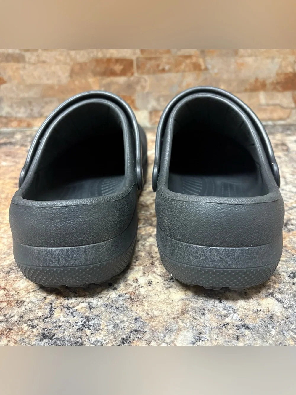 CROCS ICONIC COMFORT BLACK CLOGS Men’s Size 8 Women’s Size 10